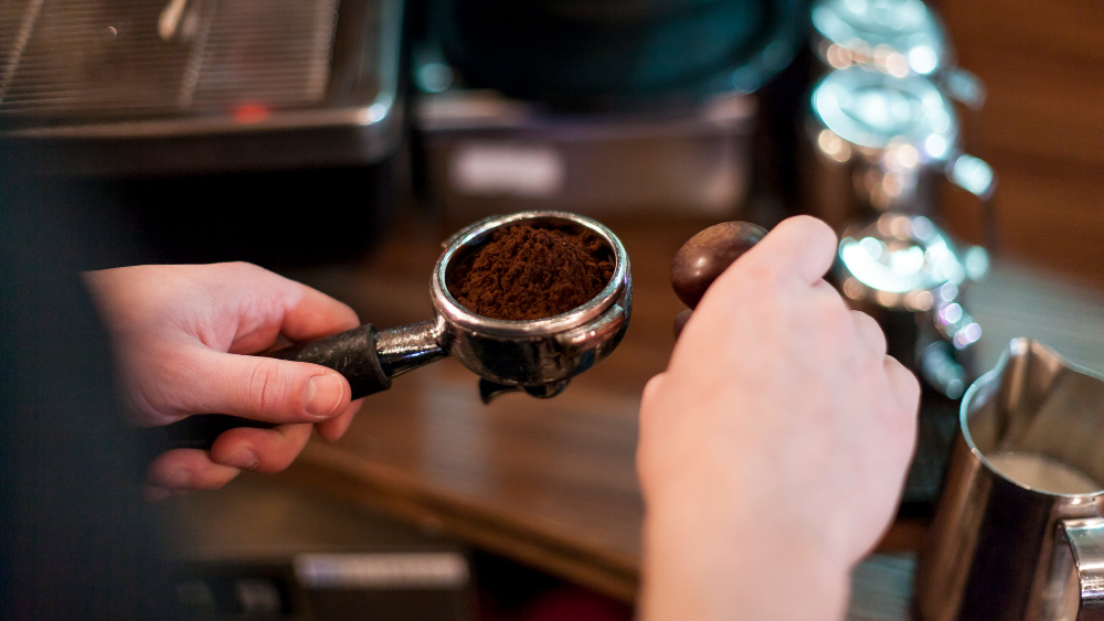 Ghid complet pentru alegerea unui espressor de cafea manual: tipuri, funcții și întreținere corectă