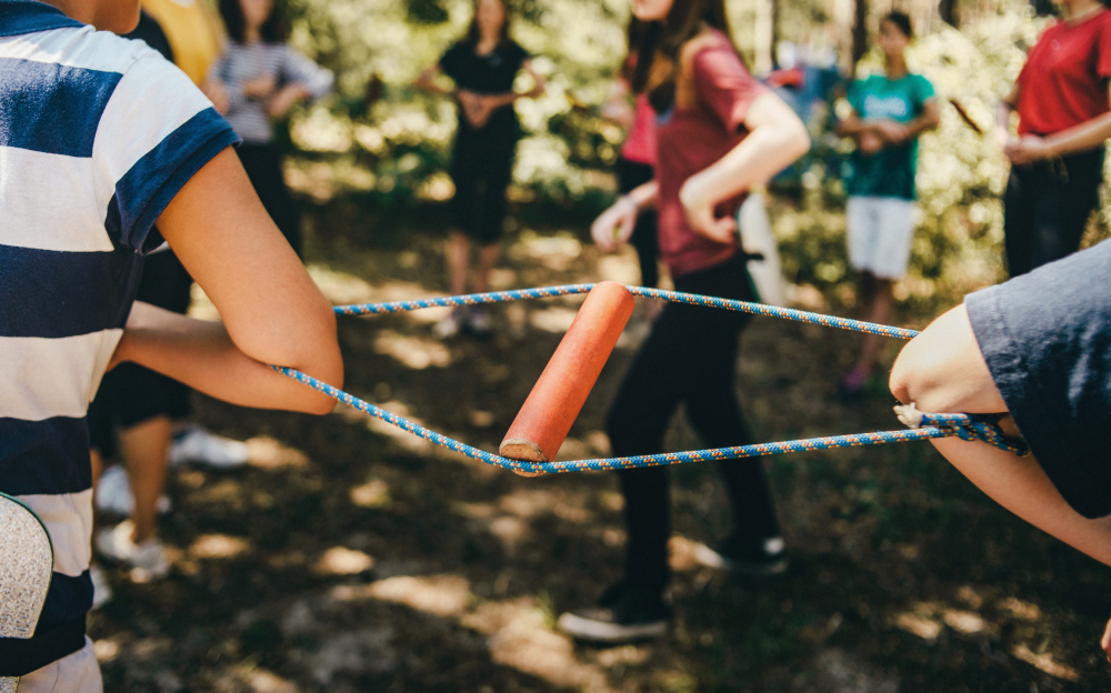 Cum organizezi un team building în București care chiar îmbunătățește comunicarea în echipă