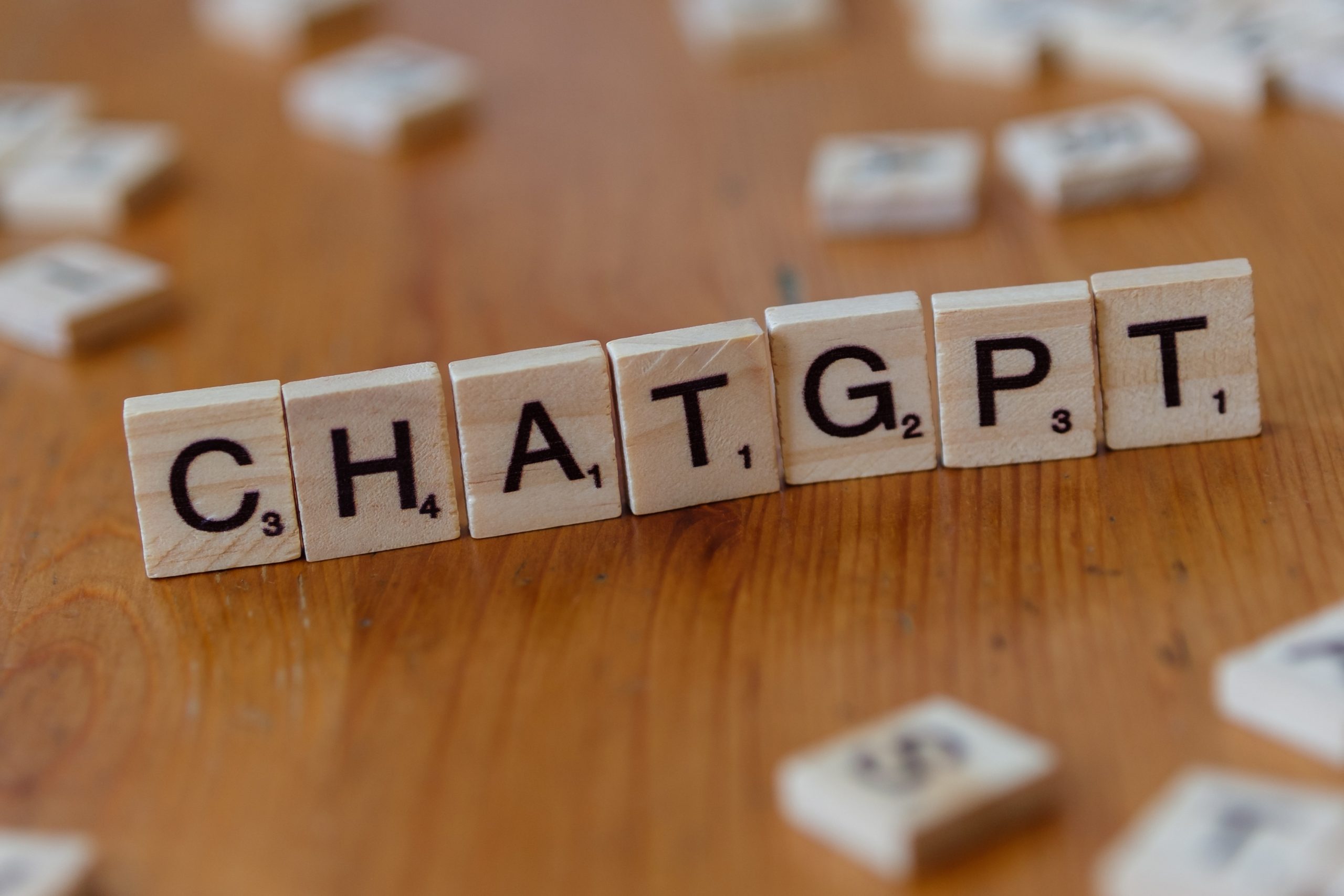 ChatGPT gratuit sau cu abonament: ce variantă se potrivește nevoilor tale