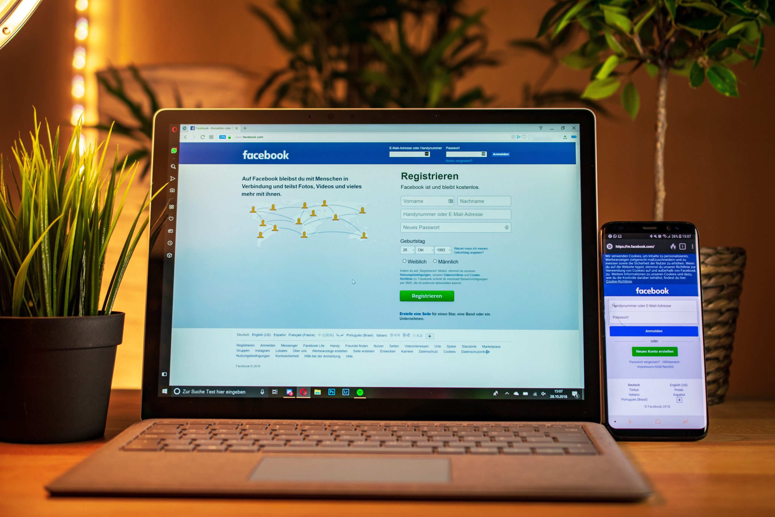 Cum verifici o știre înainte să o distribui pe Facebook